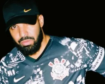 Drake posta foto com camisa do Corinthians e diz que quase criou 'guerra' em bar