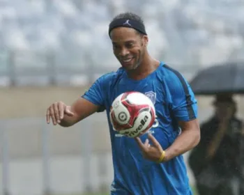 Ronaldinho aparece em live e gera comoção: "Dribla até o coronavírus"