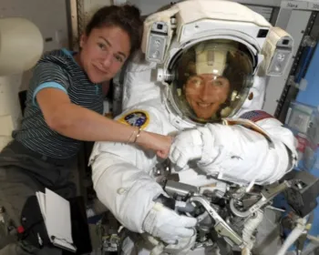 Nasa adianta para esta semana primeira caminhada no espaço 100% feminina