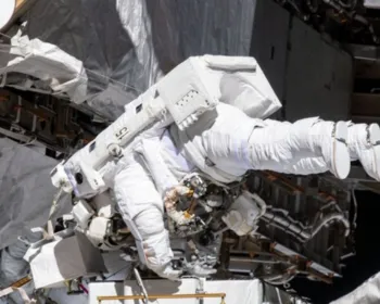 Astronautas fazem primeira caminhada 100% feminina no espaço
