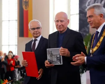 Sebastião Salgado é o 1º fotógrafo a receber prêmio de livreiros alemães