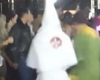 Fantasia da Ku Klux Klan em festa no Distrito Federal causa polêmica