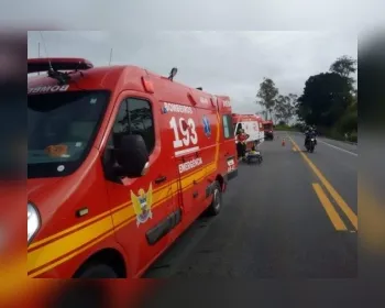 Motoqueiro fratura o braço durante colisão com automóvel na Ponta Verde