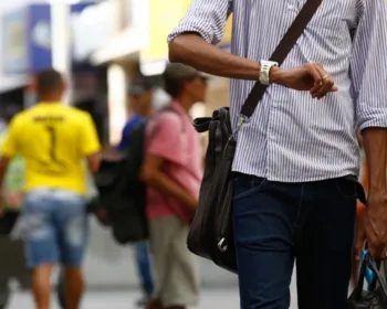 Desemprego no Brasil atinge recorde de 14,4% no último trimestre, diz IBGE