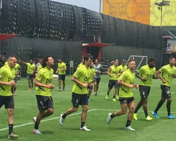 Com lonas antiespionagem, Flamengo faz primeiro treino no Peru