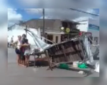 VÍDEO: Redemoinho assusta comerciantes e destrói barracas no mercado de Pilar