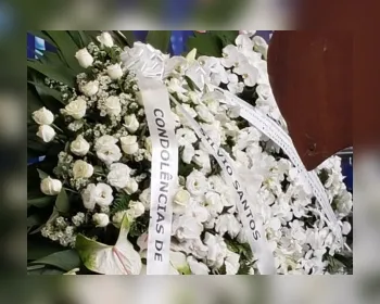 Silvio Santos envia coroa de flores para o velório do pupilo Gugu Liberato