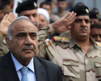 Pressionado por manifestações, premiê do Iraque deixa cargo