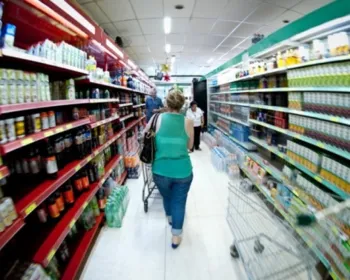 Sindicato pede medidas de proteção a funcionários de supermercados