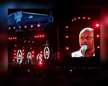 VÍDEO: Thiaguinho chora em show ao cantar música que fez para Fernanda Souza