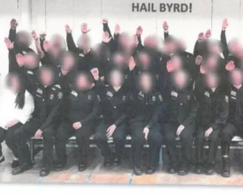 Guardas de prisão dos EUA são suspensos após foto com saudação nazista
