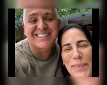 Glória Pires declara amor por Alagoas em vídeo ao lado do marido