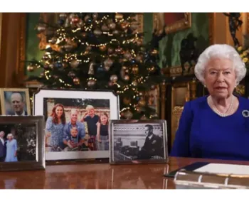 Rainha Elizabeth ignora Meghan Markle e príncipe Harry em foto de Natal