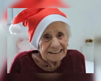 Idosa de 102 anos revela seu maior desejo para o Natal: 'Comer pão-de-ló'