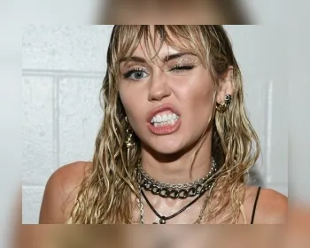 Miley Cyrus diz que não consome álcool e maconha há seis meses