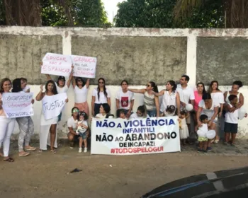 Moradores protestam contra violência infantil após caso de agressão a criança