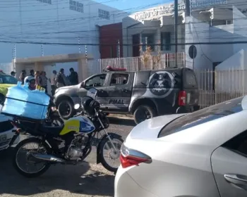 Suspeitos invadem centro médico e fazem funcionária refém em Arapiraca