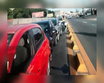 Engavetamento envolvendo cinco carros deixa trânsito lento na Serraria