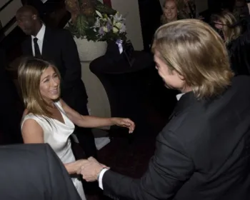 Reencontro de Jennifer Aniston e Brad Pitt no SAG Awards gera controvérsias