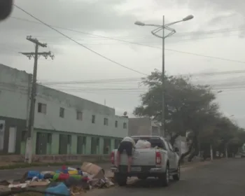Reportagem flagra descarte irregular de lixo em avenida de Maceió 