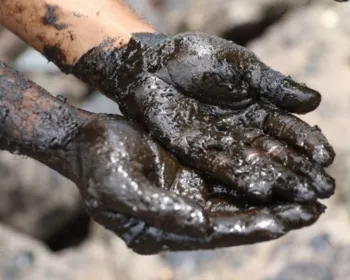 Manchas de óleo no litoral: governo ainda tenta descobrir origem da poluição