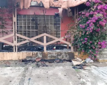 VÍDEO: Princípio de incêndio atinge restaurante abandonado no Pinheiro