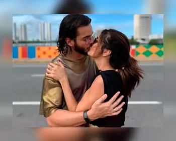 Túlio beija Fátima Bernardes: 'A gente manda brasa no Carnaval'