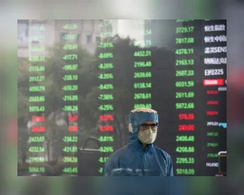 Bolsas da China têm maior recuo desde 2015