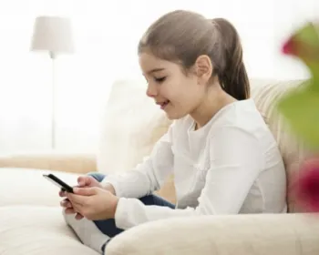 Facebook considera permitir que pais vigiem conversas dos filhos