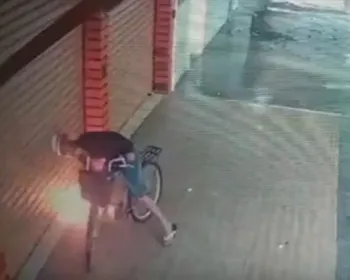 VÍDEO: Homem é flagrado ateando fogo em estabelecimento comercial na Amélia Rosa