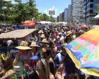 Galeria: Pinto da Madrugada arrasta milhares de foliões em prévias carnavalescas