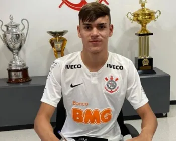 Corinthians assina contrato com zagueiro de 16 anos e 1,93m 