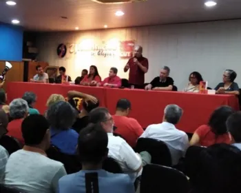 Ex-ministro José Dirceu lança livro em Maceió durante 'ato contra Bolsonaro'
