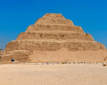 Pirâmide mais antiga do Egito reabre após anos de restauração