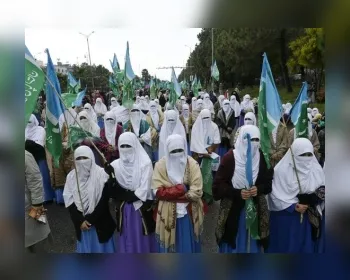 Mulheres são apedrejadas em marcha do 8 de Março no Paquistão