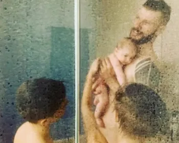 Rodrigo Hilbert posta foto tomando banho com os três filhos