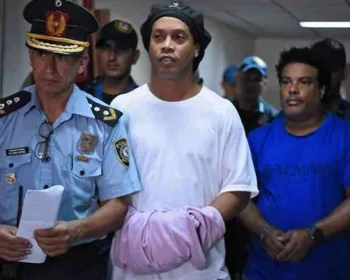 Ronaldinho completa 4 meses preso no Paraguai sem novidades no caso