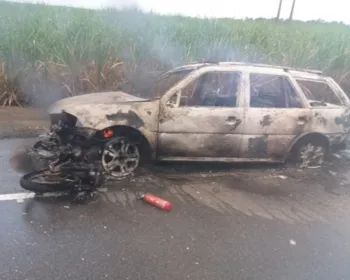 Carro e moto são encontrados incendiados após acidente na Barra de Santo Antônio