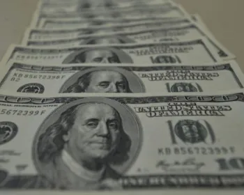 Dólar sobe para R$ 5,32 em meio a tensões sobre coronavírus