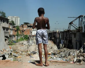 Pesquisa em favelas mostra que mães não conseguirão comprar alimentos