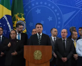 'Quem manda sou eu', diz Bolsonaro ao anunciar recurso contra veto do STF 