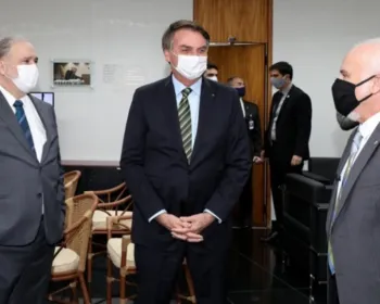 Planalto diz que não afastou servidores que tiveram contato com Bolsonaro