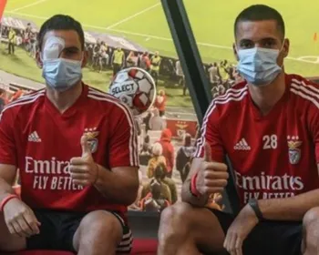 Torcedores do Benfica apedrejam ônibus do clube e dois atletas ficam feridos