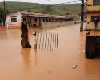VÍDEOS: Chuvas intensas deixam cidades ribeirinhas em estado de alerta 