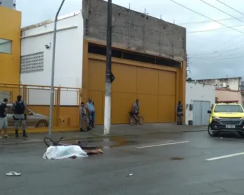 VÍDEO: Imagens mostram assassino perseguindo vítima no bairro do Poço, em Maceió