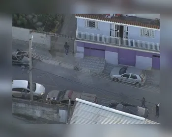 Polícia faz operação em casa de parentes de Queiroz 