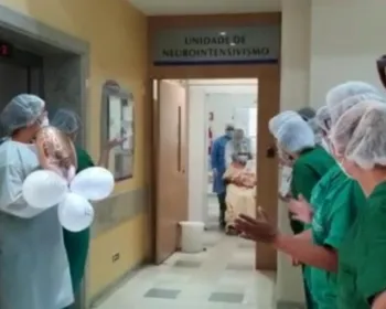 VÍDEO: Sob aplausos, médica com Covid-19 tem alta da UTI na Santa Casa de Maceió