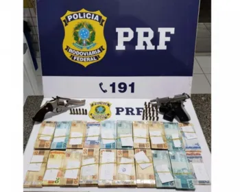 PRF prende homens armados e com R$ 82 mil provenientes de jogos de azar