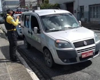 Motorista de transporte clandestino foge após ordem de parada em Maceió