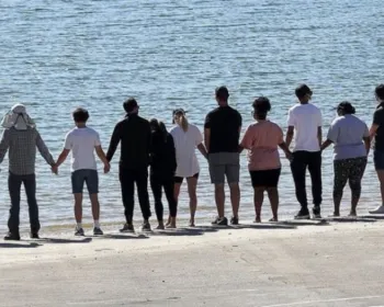 Elenco de 'Glee' se reúne no lago em que corpo da atriz foi encontrado